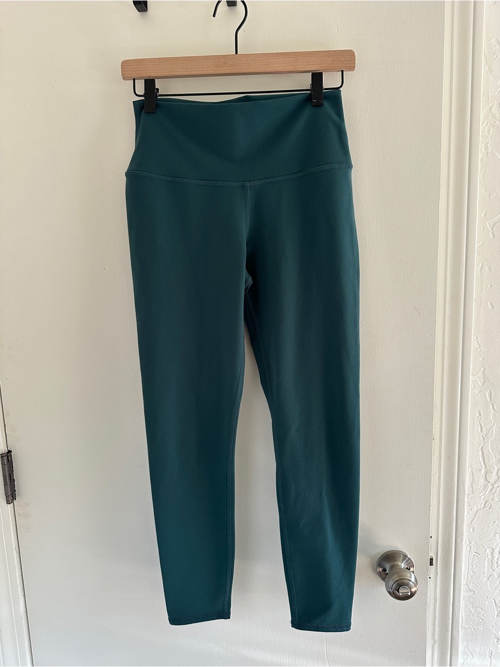 ALO Yoga High Rise 7/8 Leggings- Size M